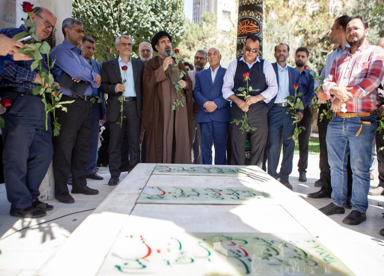 برگزاری آیین غبار روبی و عطرافشانی مزار شهدای گمنام دانشگاه تربیت مدرس