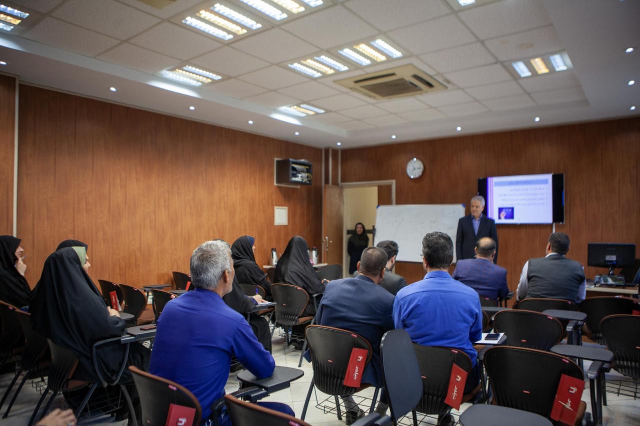 برگزاری دوره تکریم ارباب رجوع برای همکاران حراست دانشگاه